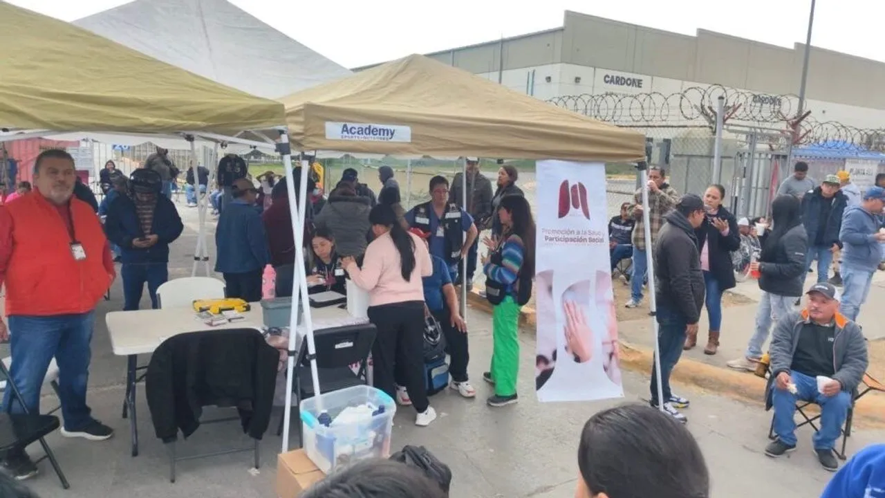 Workers guarding the gates at Tridonex-Cardone join a vaccination campaign, Matamoros, Tampaulipas [Photo: Gobierno de Matamoros]