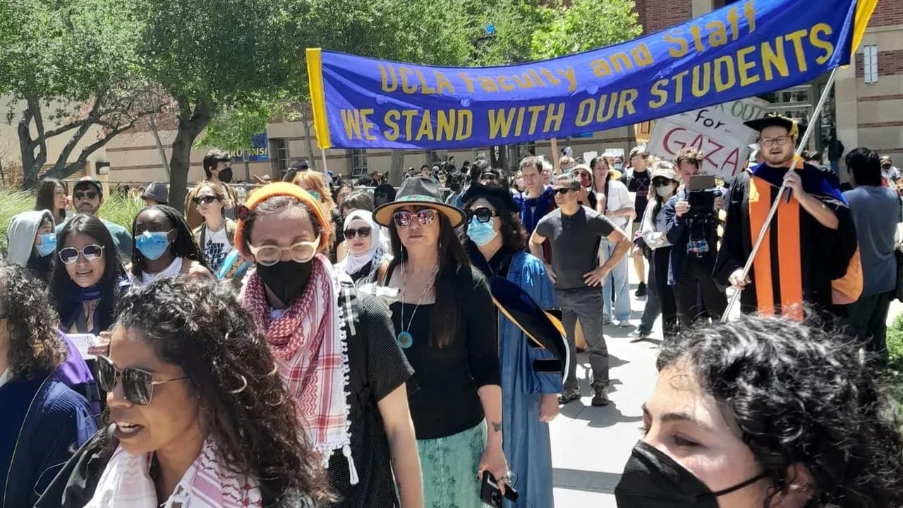Students and teachers march together at the University of California-Los Angeles, April 29, 2024. (Source: WSWS)